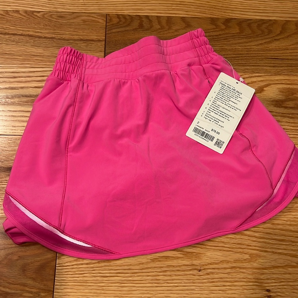 Lululemon Hotty Hot skirt new with tags (pink)